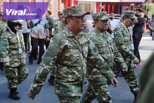 Mendaki Gunung Tidar! Wagub Sumsel Cik Ujang Ditempa di Retreat Kepala Daerah. Foto : viralsumsel.com /win