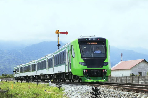KA Bandara, Langkah KAI Group Menuju Konektivitas Nasional Wujudkan Asta Cita. Foto : viralsumsel.com KA Bandara, Langkah KAI Group Menuju Konektivitas Nasional Wujudkan Asta Cita. Foto : viralsumsel.com