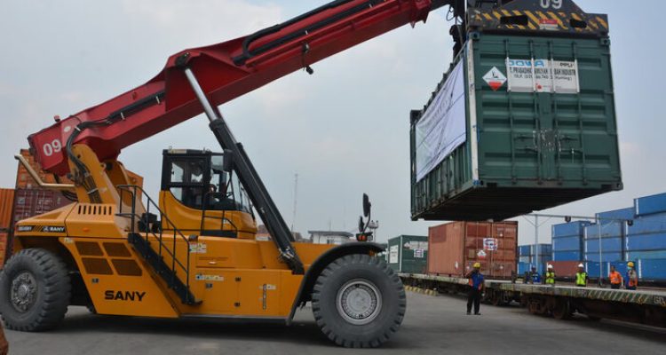 KAI melalui KAI Logistik Perkuat Peran dalam Angkutan Limbah B3. Foto: viralsumsel.com