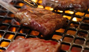 Menikmati Pengalaman BBQ Jepang Autentik di Restoran Soten Japanese Charcoal Grill. Foto: viralsumsel.com