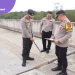 AKBP Ruri Prastowo Kapolres Banyuasin Berserta Jajaran Saat Tinjau Jalan Tol di Banyuasin. Foto : Dok. Polres Banyuasin