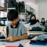Pukulan Berat Bagi Tenaga Kerja: Industri Garmen Tutup Bertahap. Foto: viralsumsel.com