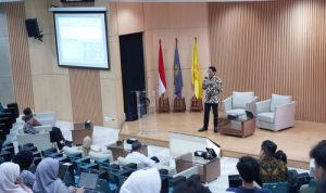 Bahas Sustainability dalam Transportasi Perkeretaapian, Dirut KAI Jadi Narasumber Kuliah Umum di FEB UI. Foto: viralsumsel.com Bahas Sustainability dalam Transportasi Perkeretaapian, Dirut KAI Jadi Narasumber Kuliah Umum di FEB UI. Foto: viralsumsel.com
