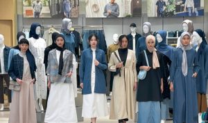 DUST Mempersembahkan ‘Ramadan Soiree Effortless Denim Rayya’. Foto : viralsumsel.com