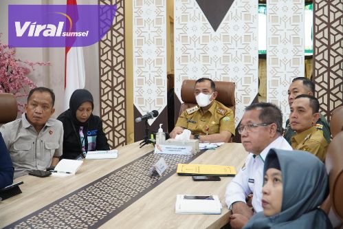 Sekda Sumsel Edward Candra Hadiri Rakor Pengendalian Inflasi dan Akselerasi Sertifikasi Produk Halal Secara Virtual Bersama Mendagri. Foto : humas pemprov