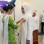 Ketua Dewan Dekranas Selvi Ananda Gibran Rakabuming Resmi Lantik Feby Deru Sebagai Ketua Dekranasda Sumsel. Foto : humas pemprov