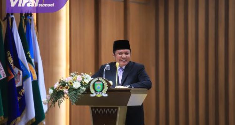 Gubernur Sumsel H Herman Deru pada Rapat Paripurna IX (9) DPRD Provinsi Sumatera Selatan dengan agenda Pidato Sambutan Gubernur Sumsel Masa Jabatan 2025-2030 Senin (3/3/2025) siang di Ruang Rapat Paripurna DPRD Provinsi Sumsel. Foto : viralsumsel.com /win