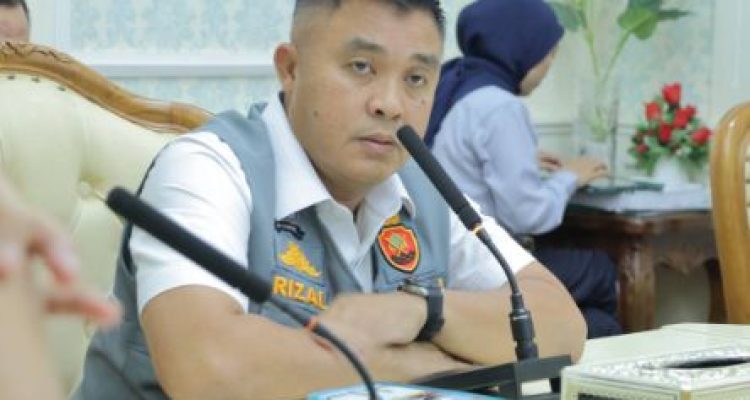 Sekretaris Daerah (Sekda) Kota Palembang, Aprizal Hasyim usai memimpin rapat pembahasan penataan wajah Kota Palembang di Ruang Rapat II Setda Kota Palembang, Selasa (4/3/2025). Foto : viralsumsel.com /nto