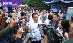Wakil Gubernur Sumatera Selatan (Sumsel) H Cik Ujang ketika membuka Jajan Bukoan 2025 yang dipusatkandi halaman Monpera Palembang, Rabu (5/3/2025) sore. Foto : humas pemprov