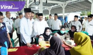 Momen Haru! Bupati OKI Bagikan Bantuan dan Serap Aspirasi di Safari Ramadan. Foto : viralsumsel.com /asa