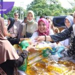 Bantu Warga Penuhi Kebutuhan Ramadhan, Feby Deru Buka Operasi Pasar Ramadhan 2025. Foto : humas pemprov