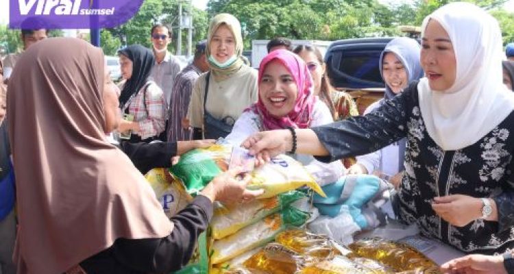 Bantu Warga Penuhi Kebutuhan Ramadhan, Feby Deru Buka Operasi Pasar Ramadhan 2025. Foto : humas pemprov