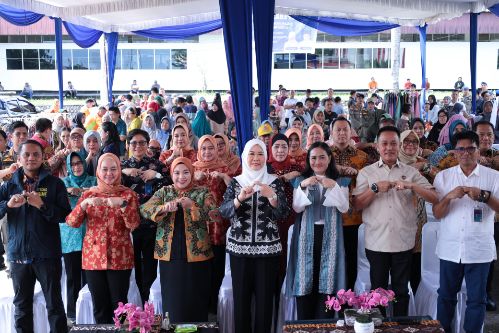 Bantu Warga Penuhi Kebutuhan Ramadhan, Feby Deru Buka Operasi Pasar Ramadhan 2025. Foto : humas pemprov
