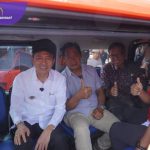 Ratu Dewa Wali Kota Palembang saat meluncurkan angkot feeder LRT Sumsel Musi Emas Koridor 8 yang menghubungkan Asrama Haji dengan Talang Betutu pada Jumat (7/3). Foto : viralsumsel.com /nto