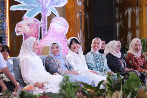 Ketua TP PKK Sumsel Feby Deru didampingi  Anggota DPD RI, dr. Ratu Tenny Leriva, M.M bersama Ketua TP PKK OKI Ike Meilina Muchendi. Foto : 