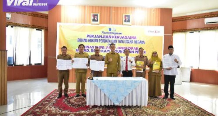 Pemkab - Kejari OKI Teken MOU Bidang Datun, Hapus Keraguan OPD Jalankan Program Pembangunan. Foto : viralsumsel.com /zep