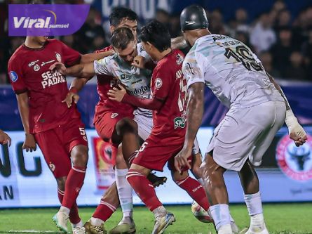 Kekalahan Telak Semen Padang dari Persib, Eduardo Almeida Ungkap Penyebabnya. Foto : lib