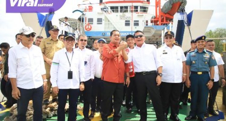Jawab Kebutuhan Masyarakat Banyuasin, Gubernur Herman Deru Resmikan Operasional Angkutan Penyeberangan KMP Puteri Leanpuri. Foto : viralsumsel.com /win