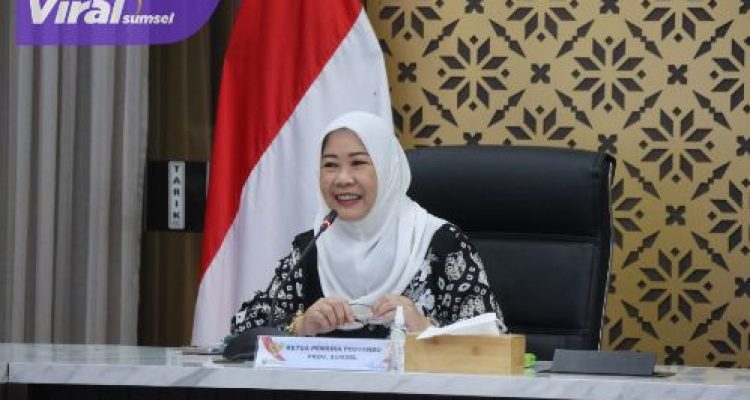 Ketua Tim Pembina Posyandu Hj Febrita Lustia Herman Deru memimpin langsung rapat terbatas terkait dengan rencana pembentukan pengurus pembina Posyandu tingkat Provinsi Sumatera Selatan (Sumsel). Foto : humas pemprov