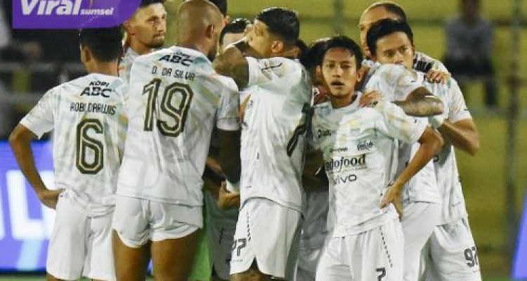 Klasemen Liga 1 Pekan 27 : Persib Bandung Kokoh di Puncak, Persaingan Zona Degradasi Memanas. Foto : igpersib