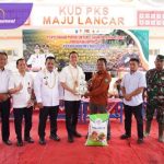 Bantuan Pupuk Bupati OKI Muchendi : Langkah Cepat untuk Sejahterakan Petani Sawit. Foto : viralsumsel.com /zep