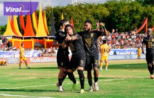 Malut United Mengejutkan! Tim Promosi Liga 1 Merangsek ke Papan Atas. Foto : igmalututd