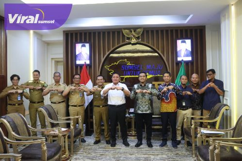 Gubernur Herman Deru Sinergi Bersama GM PT PLN Kejar Target Wilayah Sumsel 100 Persen Teraliri Listrik. Foto : humas pemprov