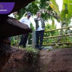 Sat-Set, Muchendi Cek Langsung Jembatan Rusak di Desa Kandis OKI. Foto : viralsumsel.com /zep