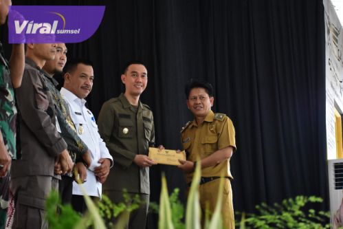 Cegah Penyelewengan Anggaran, Bupati Muchendi Dorong Digitalisasi Dana Desa. Foto : viralsumsel.com /zep