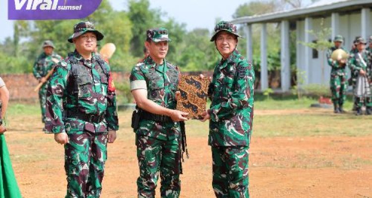  Tentara Manunggal Membangun Desa 2025 Resmi Ditutup, Ratu Dewa Harap Sinergi Pemkot-TNI Terus Berlanjut demi Kesejahteraan Masyarakat. Foto : viralsumsel.com /nto