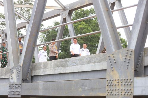 Gubernur Herman Deru Resmikan 4 Jembatan Sekaligus di Ruas Jalan Penghubung Kabupaten Pali dan Musi Rawas. Foto : humas pemprov