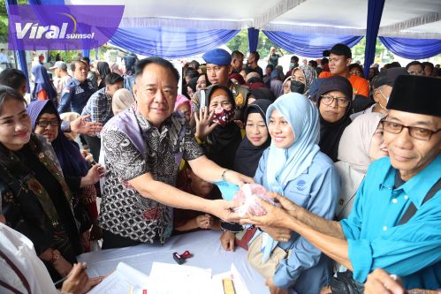 Wakil Gubernur (Wagub) Sumatera Selatan (Sumsel) H. Cik Ujang secara resmi membuka kegiatan Operasi Pasar Murah Provinsi Sumsel, di halaman Monpera Palembang, Jumat (21/3/2025) pagi. Foto : humas pemprov Wakil Gubernur (Wagub) Sumatera Selatan (Sumsel) H. Cik Ujang secara resmi membuka kegiatan Operasi Pasar Murah Provinsi Sumsel, di halaman Monpera Palembang, Jumat (21/3/2025) pagi. Foto : humas pemprov
