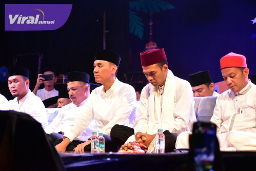 Hadirkan UAS, Ribuan Jemaah Meriahkan Ramadan OKI Fest. Foto : viralsumsel.com /zep