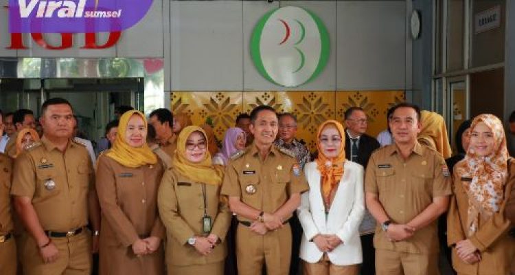 Ratu Dewa Luncurkan ‘Jumputan Abang’, Warga Palembang Bisa Berobat Gratis dan Dijemput ke Rumah. Foto : viralsumsel.com /nto