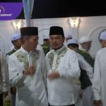 Hadir dalam Silahturahmi BPD HIPMI Sumsel, Ratu Dewa dan Prima Salam Sholat Isya dan Tarawih Bersama UAS. Foto : viralsumsel.com /nto