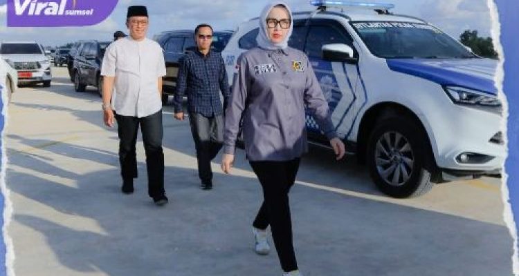 Pantau Persiapan Mudik, Anggota DPD RI Hj. Eva Susanti Tinjau Tol Palembang – Betung. Foto : viralsumsel.com /ril