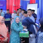 Ratusan Pegawai Pegawai Harian Lepas Dinas PKP Terima Bingkisan Lebaran dari Walikota Palembang. Foto : viralsumsel.com /nto