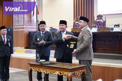 Gubernur Herman Deru Sampaikan Pidato LKPJ Tahun Anggaran 2024 di Sidang Paripurna DPRD Sumsel. Foto : humas pempov