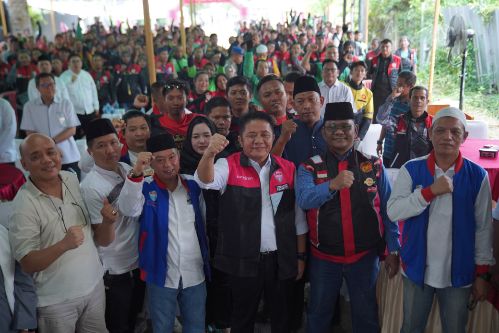Ratusan Anggota Driver Online Sumsel Sumringah Dapat Bingkisan Ramadhan dari Herman Deru. Foto : humas pemprov