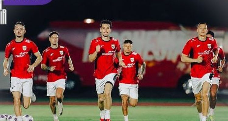Para pemain Timnas Indonesia berlatih jelang hadapi Timnas Bahrain pada laga lanjutan Kualifikasi Piala Dunia 2026. Foto : pssi