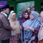 Wawako Palembang Prima Salam Salurkan Uang Santunan Kematian BPJS Ketenagakerjaan Rp 186 Juta. Foto : viralsumsel.com /nto
