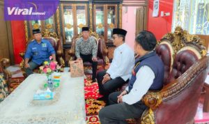 Mengharukan! Alumni Akpol 1993 Bantu Keluarga Kapolsek yang Gugur Ditembak. Foto : viralsumsel.com /lay