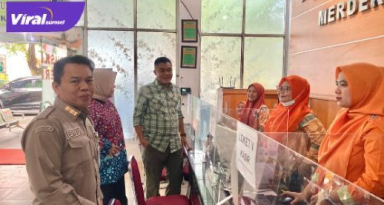 Sekretaris Daerah (Sekda) Kota Palembang, Aprizal Hasyim, melakukan inspeksi mendadak (Sidak) ke sejumlah instansi pemerintah. Foto : viralsumsel.com /nto