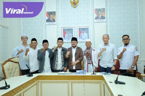 Tersentuh! Wawako Prima Salam Beri Bantuan untuk Majelis Asbabul Hadi yang Terbakar Foto : viralsumsel.com /nto