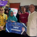 Anggota DPD RI Hj. Eva Susanti Dukung UMKM Rumahan, Keripik Bawang Ombay Jadi Andalan Lebaran. Foto : viralsumsel.com /ril