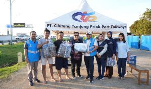 Pelindo Solusi Logistik Salurkan Bantuan untuk Korban Banjir di Bekasi, Foto : viralsumsel.com Pelindo Solusi Logistik Salurkan Bantuan untuk Korban Banjir di Bekasi, Foto : viralsumsel.com