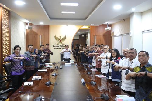Gubernur Herman Deru Gelar Rapat Bersama Direksi PT. HK dan Kepala BBPJN Sumsel Dorong Percepatan Penyelesaian Pembangunan Tol Palembang-Betung. Foto : humas pemprov 