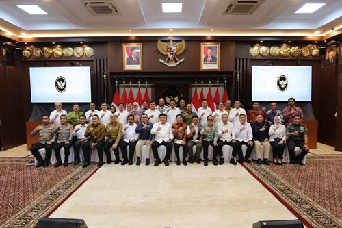 Wagub Sumsel Cik Ujang Hadiri Peluncuran Desk Penanganan Karhutla dan PPMI-TPPO di Kemenko Polkam RI. Foto : humas pemprov