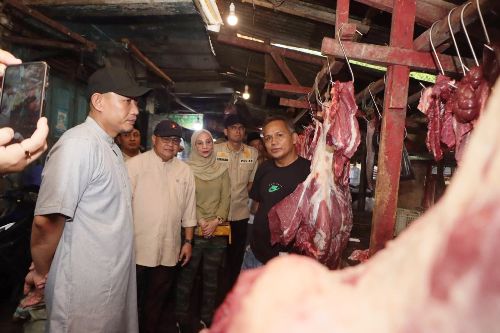 Sidak Pasar, Wako Gratiskan Satu Bulan Retribusi Pedagang. Foto : viralsumsel.com 