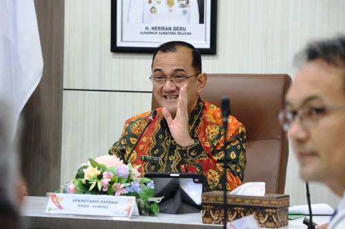 Sekda Edward Candra Pimpin Rapat Program Mencetak 100.00 Sultan Muda. Foto : humas pemprov